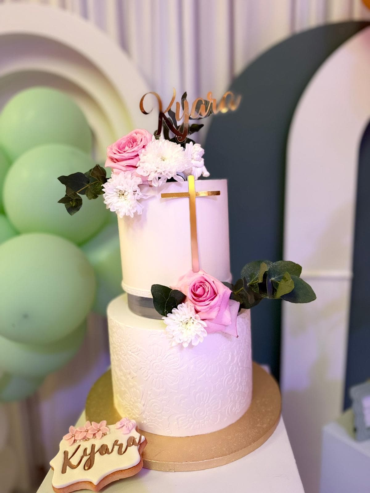 Gâteau de mariage moderne — Carla Love Cakes