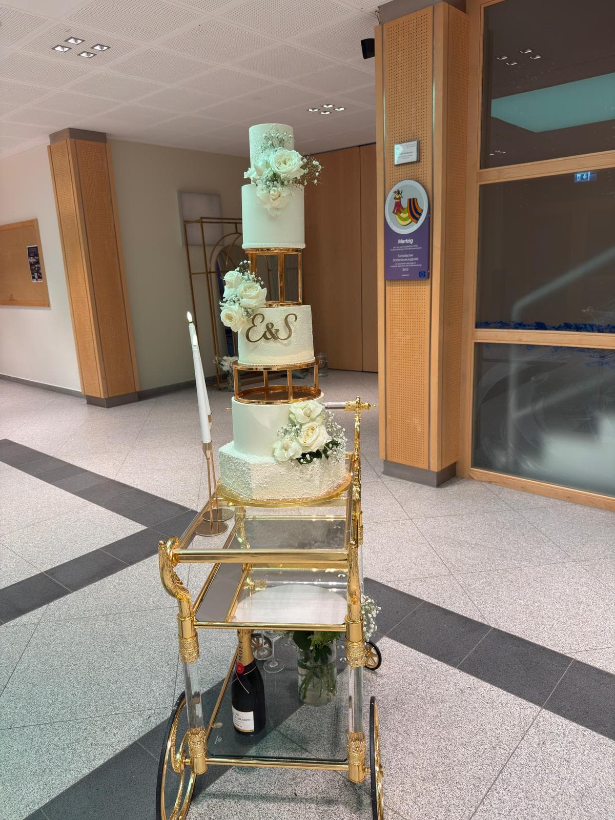 Gâteau de mariage en pièce montée — Carla Love Cakes