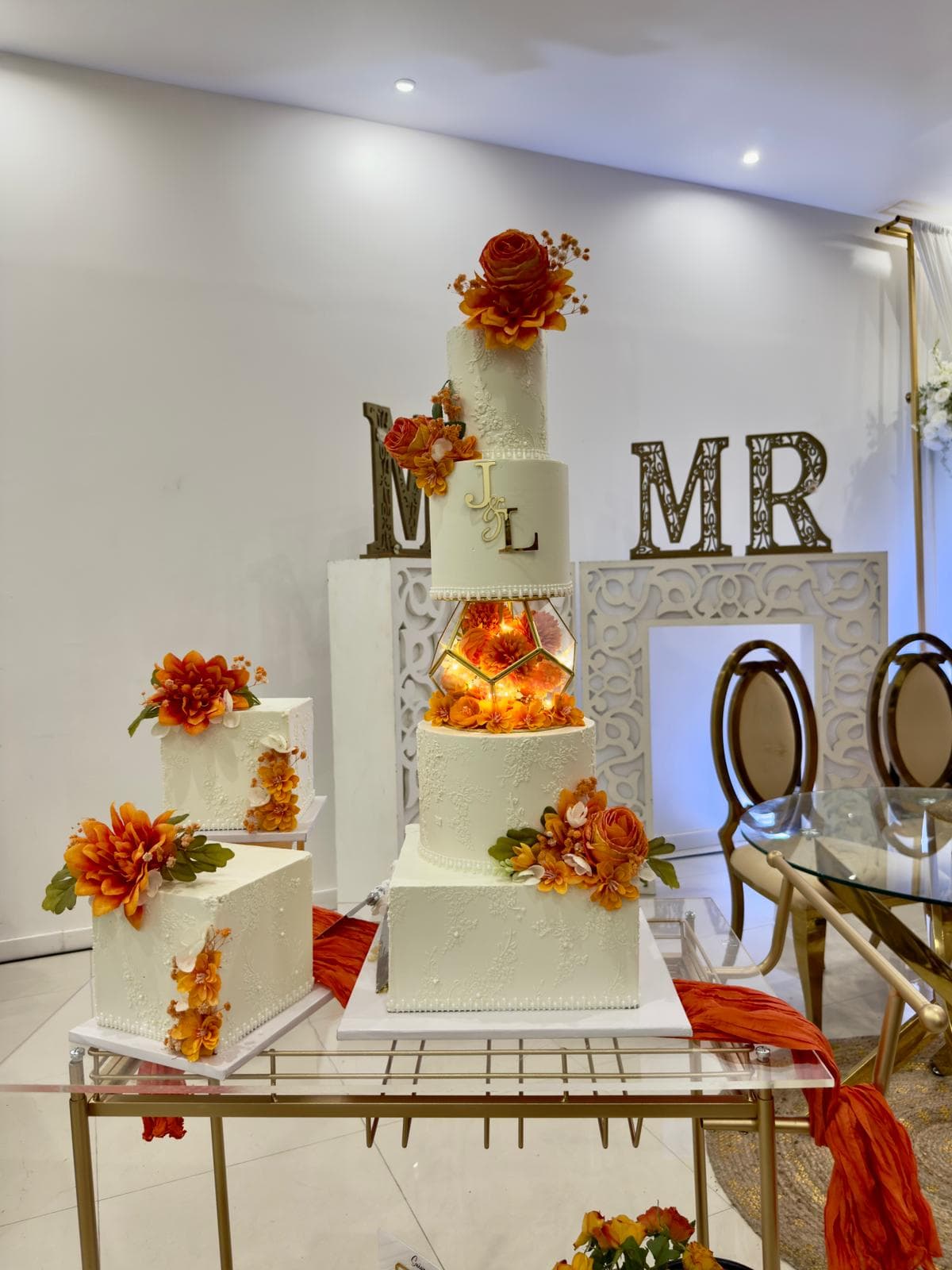 Gâteau de mariage élégant — Carla Love Cakes
